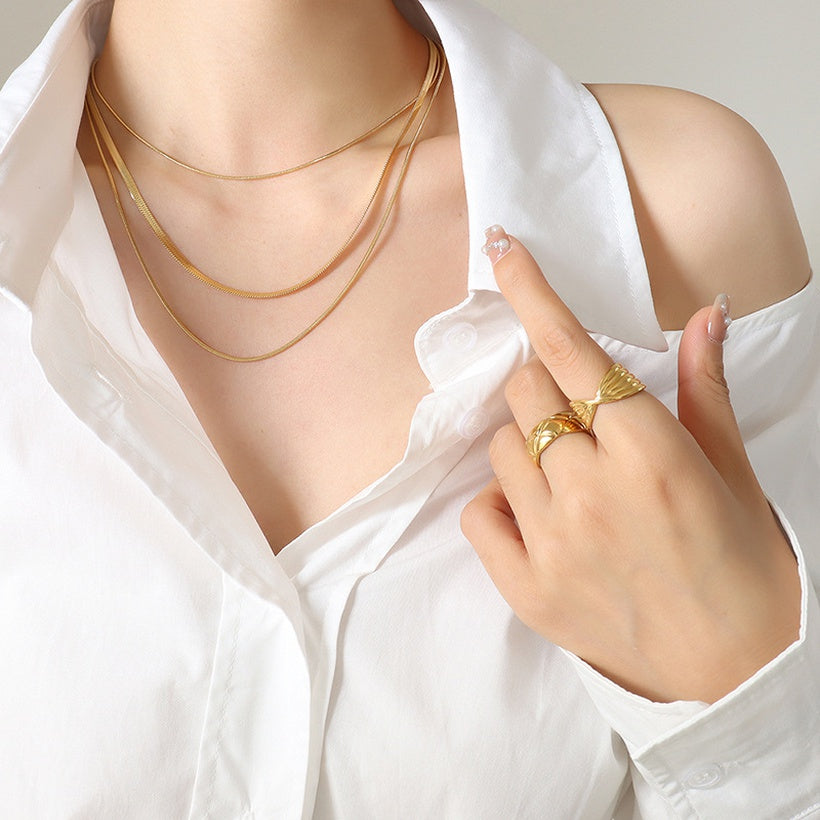 Collar planchado triple