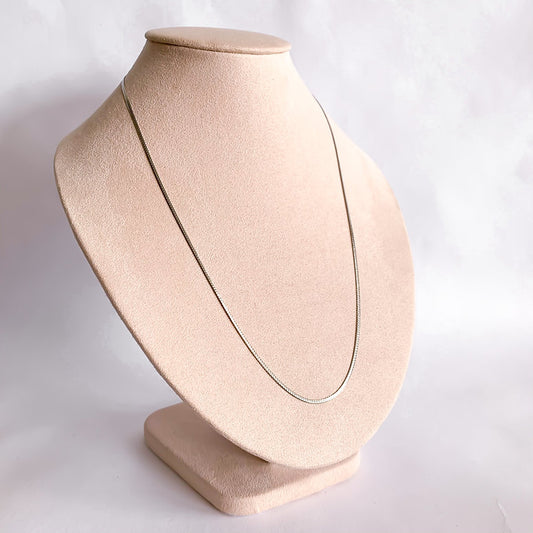 Tiny necklace plateado